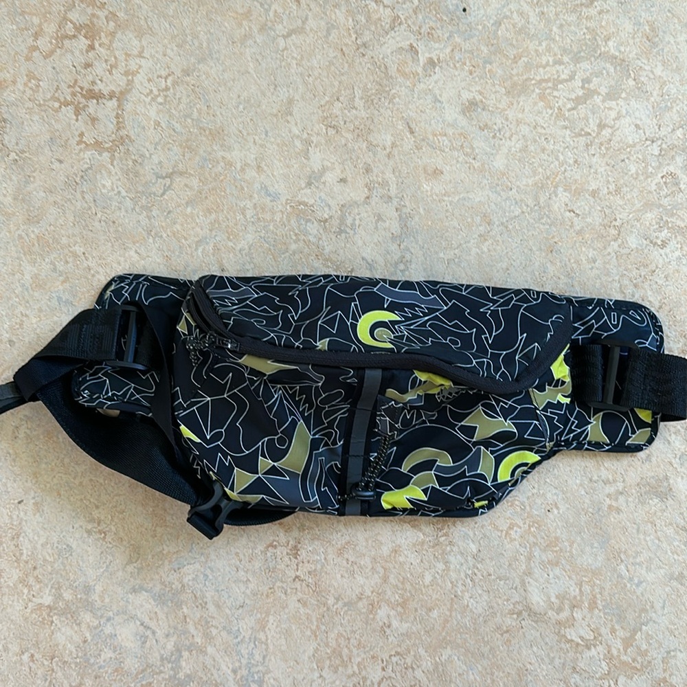 Kanji Crossbody running bag